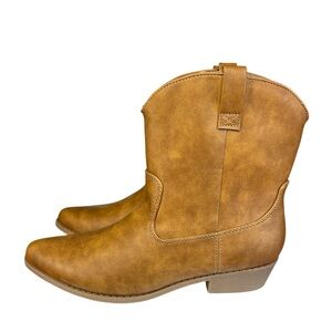 Women’s Arizona Jean Company Meyer Cognac Cowboy Boots. Size 9M.